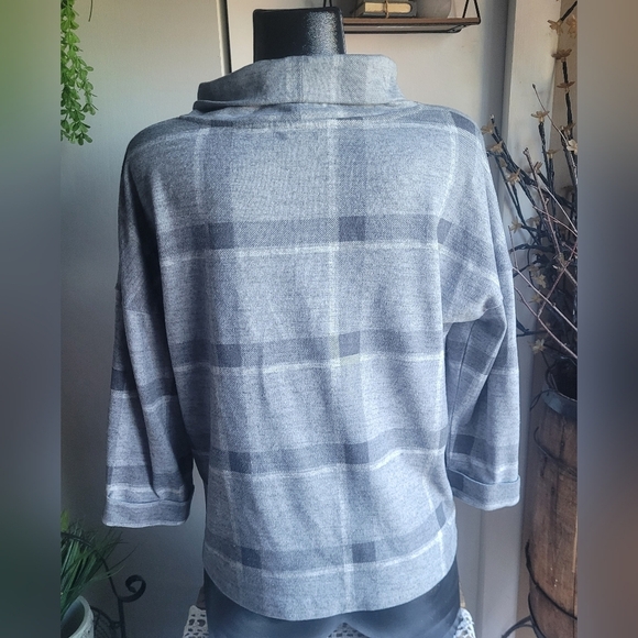 Reitmans Grey Plaid Patterned Turtleneck Sweater L - Picture 6 of 6